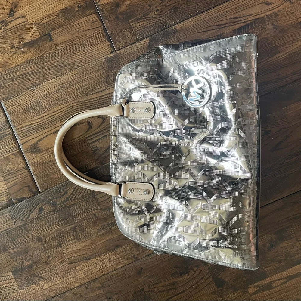 Michael Kors Silver and Cream Satchel with Structured Design - Picture 3 of 7